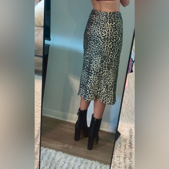 Animal print Silky Midi Skirt - Picture 7 of 11